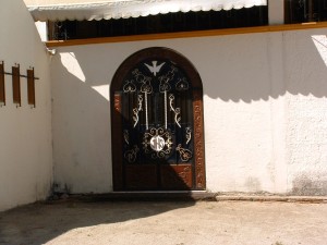 Side door of La Crucecita church
